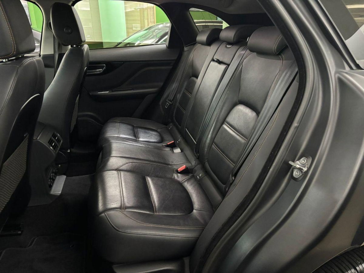 Jaguar F-Pace 2.0 D 180 CV AWD aut. Portfolio (13)