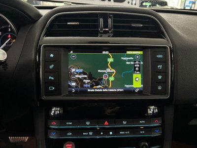 Jaguar F-Pace 2.0 D 180 CV AWD aut. Portfolio (14)