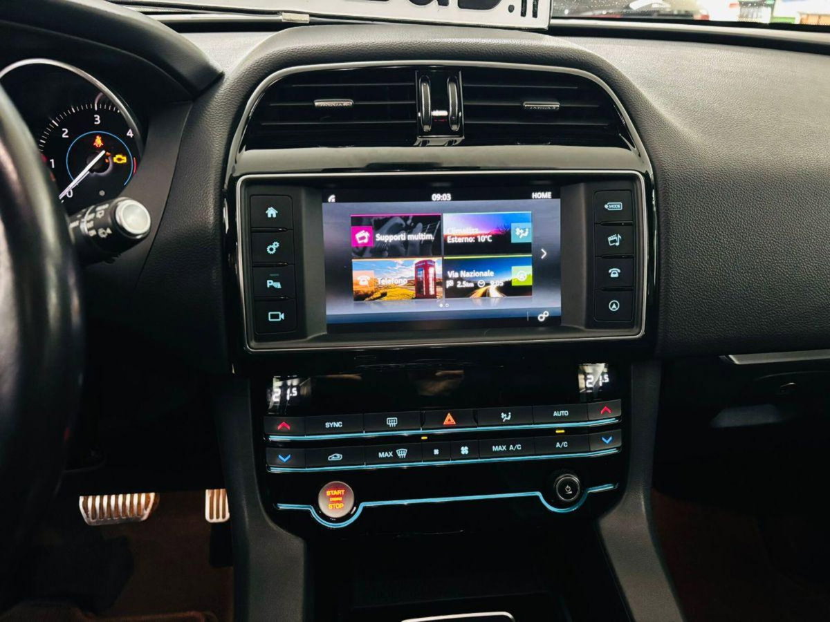 Jaguar F-Pace 2.0 D 180 CV AWD aut. Portfolio (15)