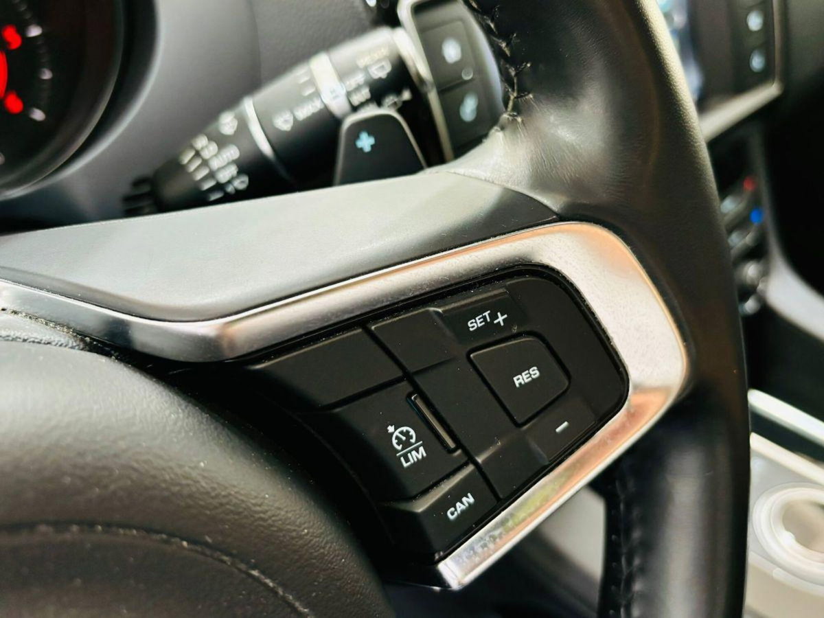 Jaguar F-Pace 2.0 D 180 CV AWD aut. Portfolio (18)