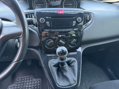 Lancia Ypsilon 1.2 69 CV 5 porte Gold (13)