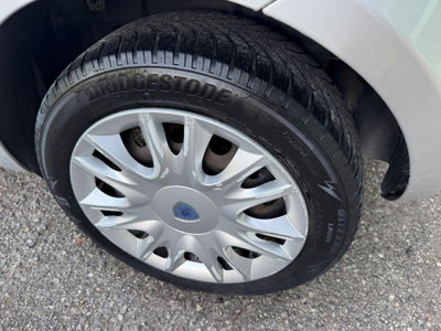 Lancia Ypsilon 1.2 69 CV 5 porte Gold (16)