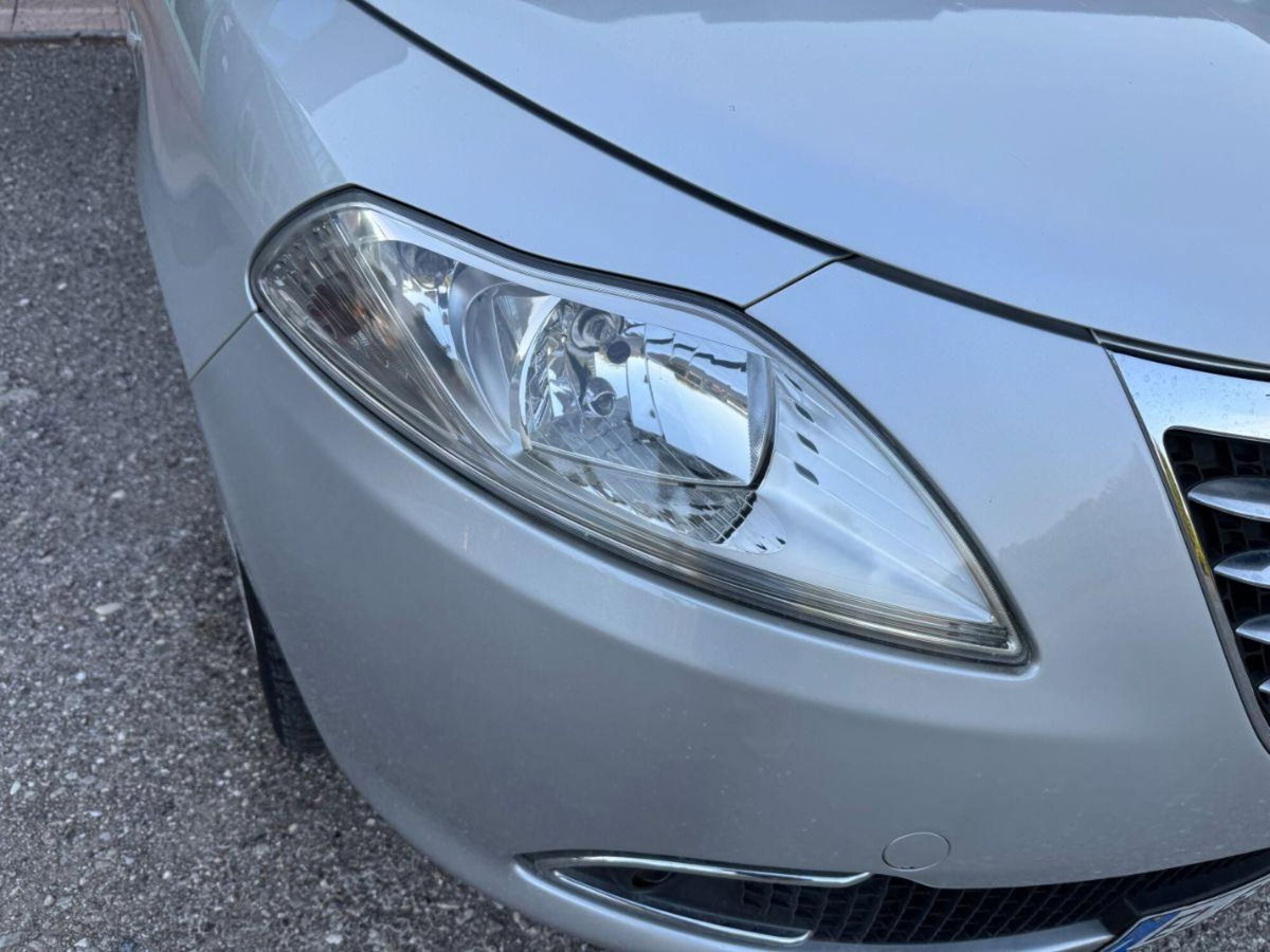 Lancia Ypsilon 1.2 69 CV 5 porte Gold (18)