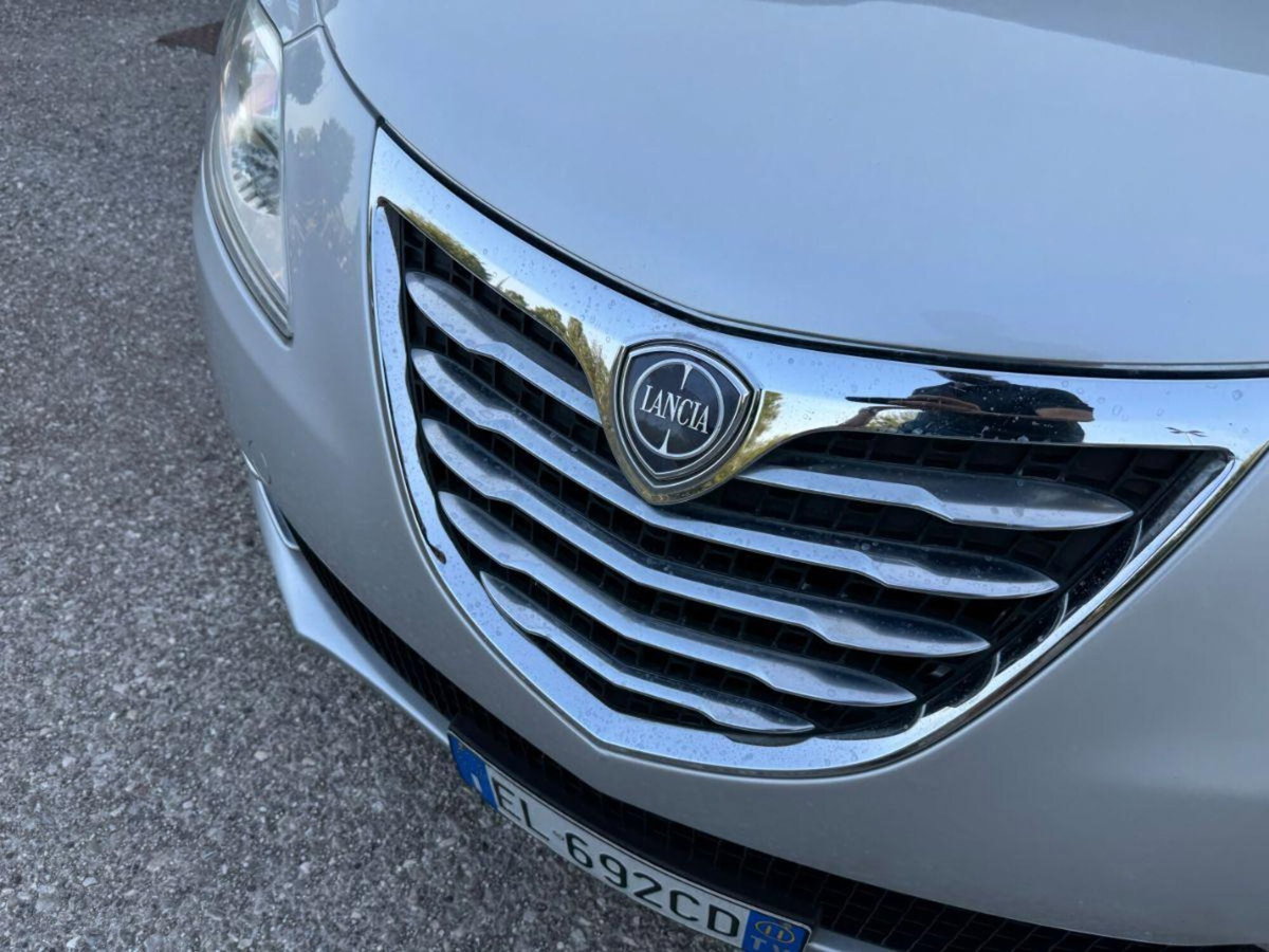 Lancia Ypsilon 1.2 69 CV 5 porte Gold (19)