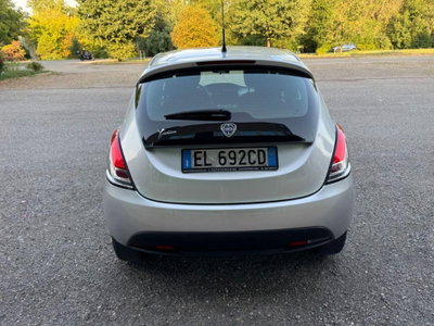 Lancia Ypsilon 1.2 69 CV 5 porte Gold (5)