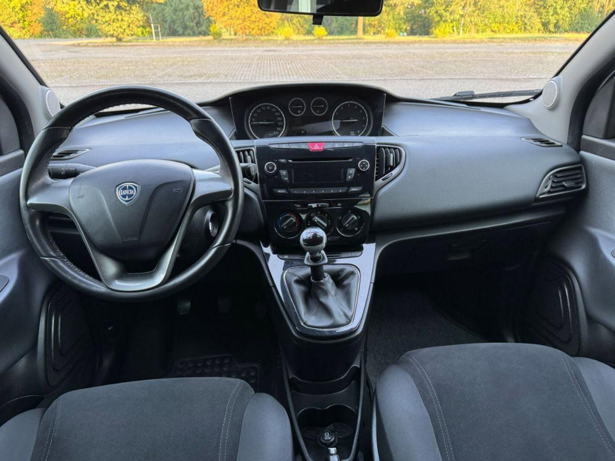 Lancia Ypsilon 1.2 69 CV 5 porte Gold (7)