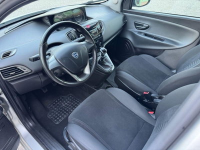 Lancia Ypsilon 1.2 69 CV 5 porte Gold (8)