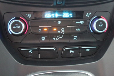 Ford Kuga 2.0 TDCI 120 CV S&S 2WD Powershift ST-Line (15)