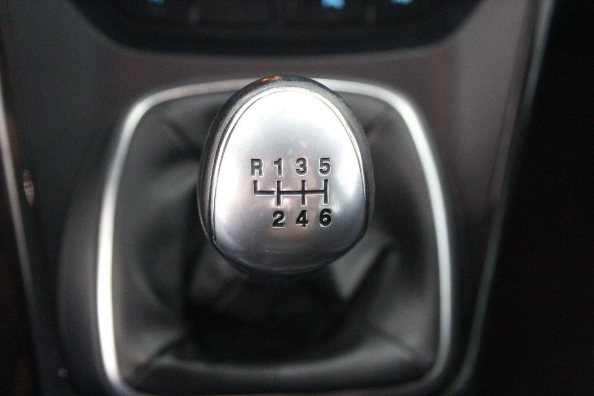 Ford Kuga 2.0 TDCI 120 CV S&S 2WD Powershift ST-Line (16)