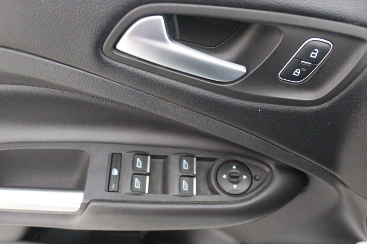 Ford Kuga 2.0 TDCI 120 CV S&S 2WD Powershift ST-Line (19)