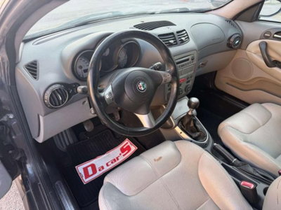 Alfa Romeo GT 1.9 MJT 16V Distinctive (15)