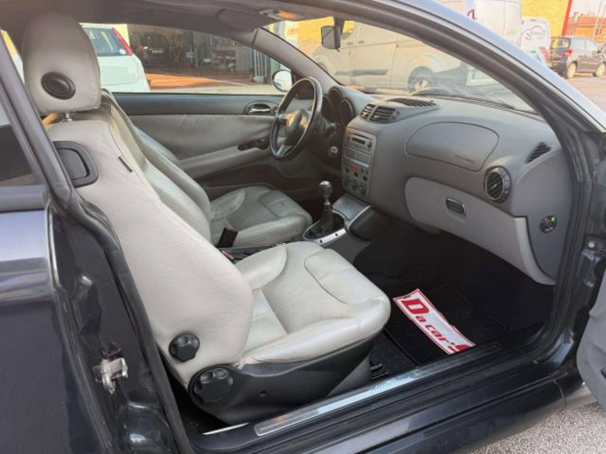Alfa Romeo GT 1.9 MJT 16V Distinctive (8)
