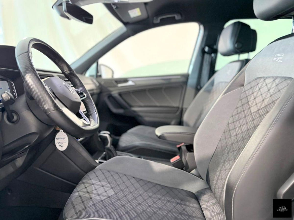 Volkswagen Tiguan 2.0 BiTDI SCR DSG 4MOTION Executive R-Line BMT (10)