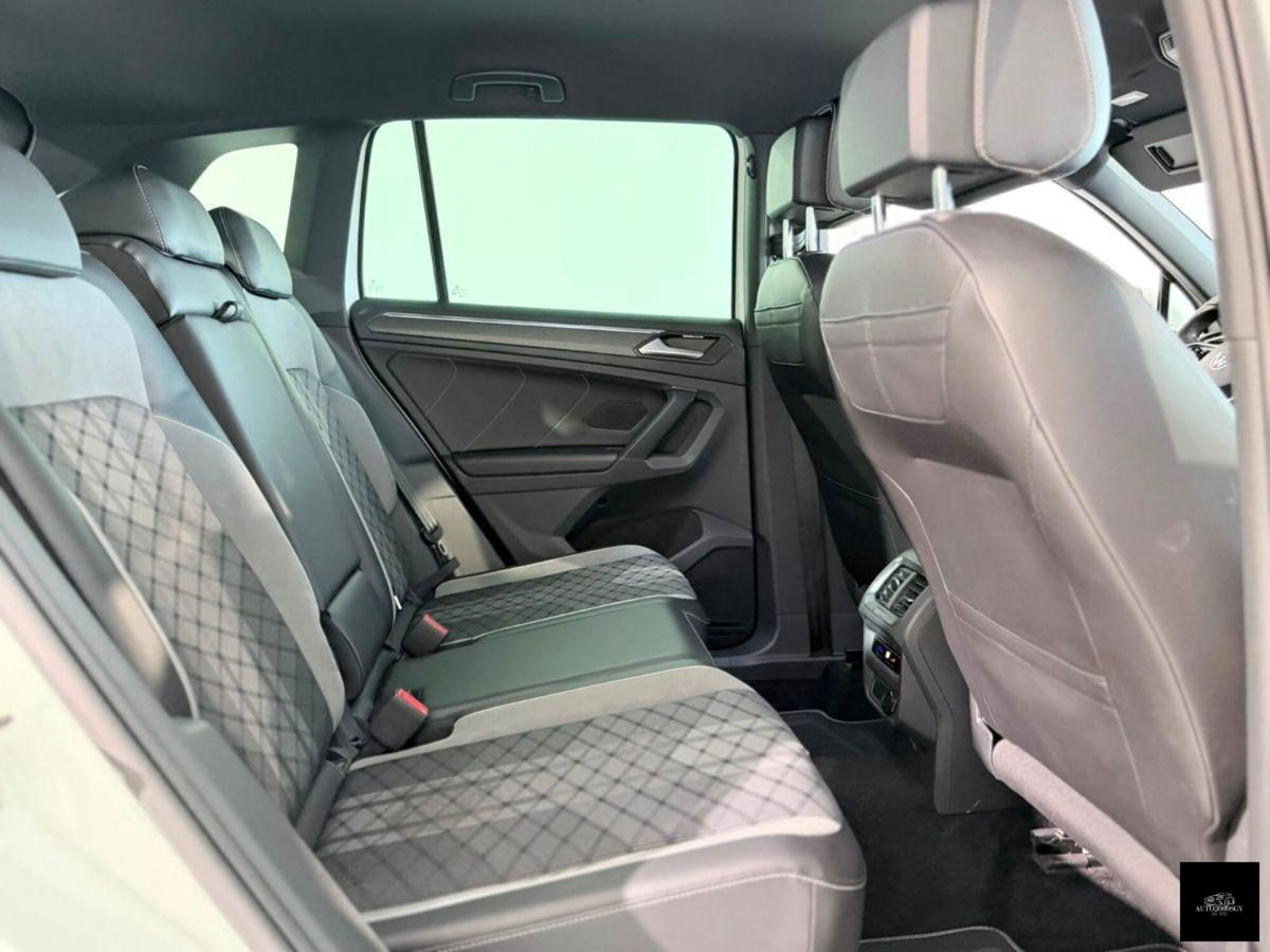 Volkswagen Tiguan 2.0 BiTDI SCR DSG 4MOTION Executive R-Line BMT (16)