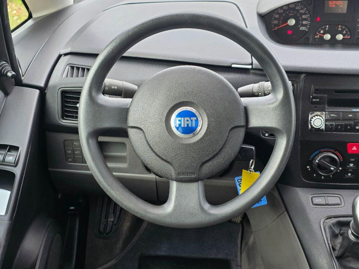Fiat Idea 1.2 16V BlackLabel (13)