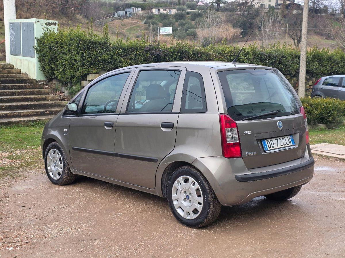 Fiat Idea 1.2 16V BlackLabel (4)