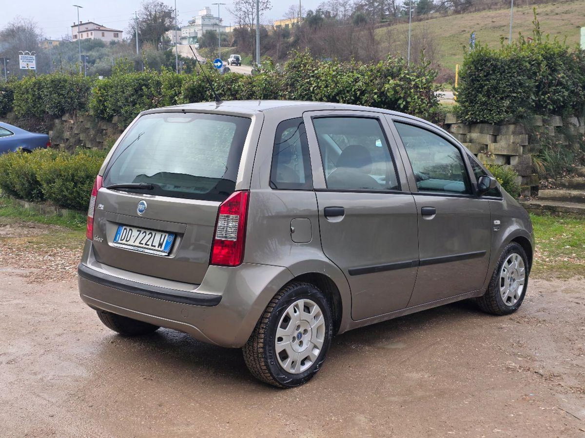 Fiat Idea 1.2 16V BlackLabel (6)