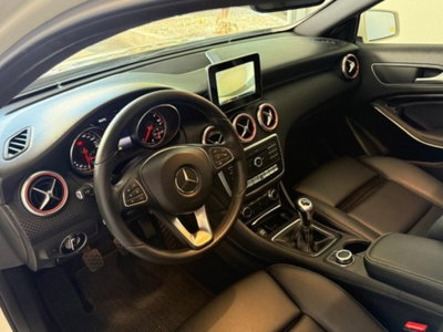 Mercedes-Benz Classe A 180 d Premium (11)