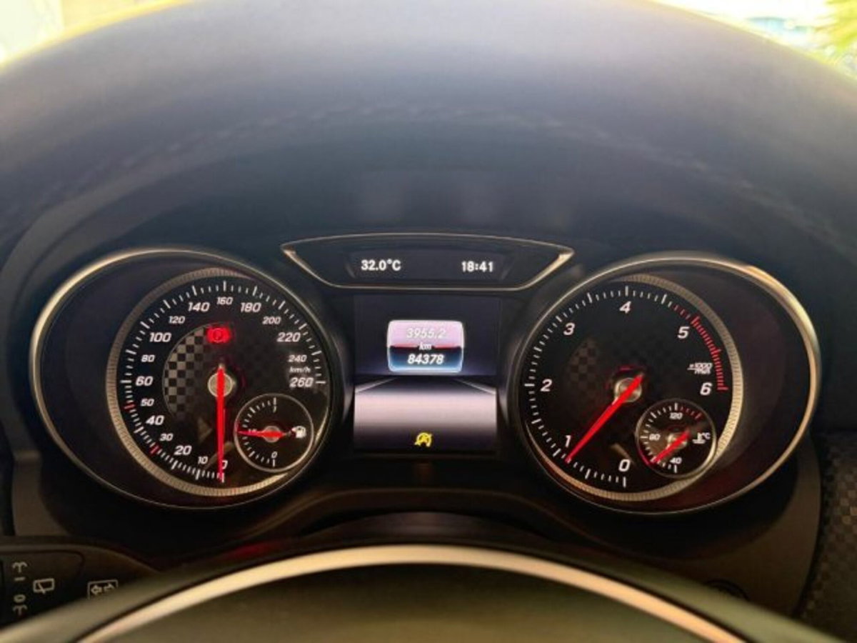 Mercedes-Benz Classe A 180 d Premium (12)