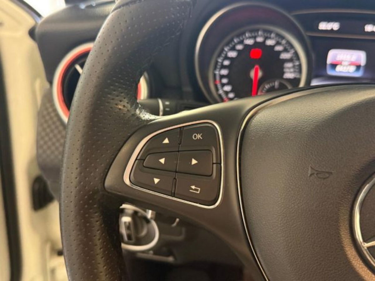 Mercedes-Benz Classe A 180 d Premium (13)