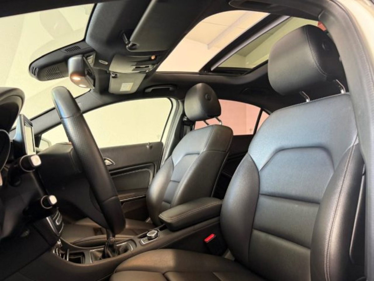 Mercedes-Benz Classe A 180 d Premium (16)
