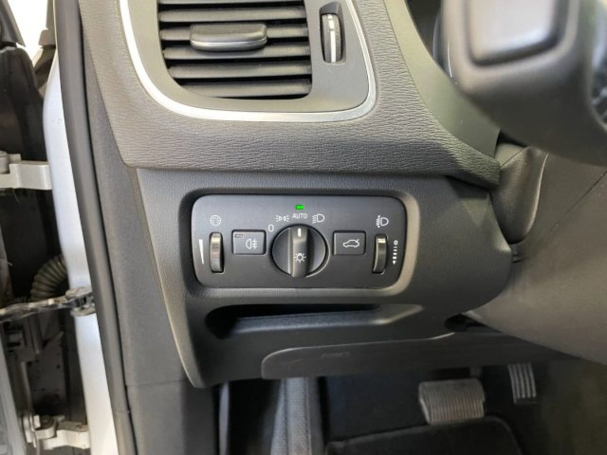 Volvo V40 D2 Geartronic Business (16)