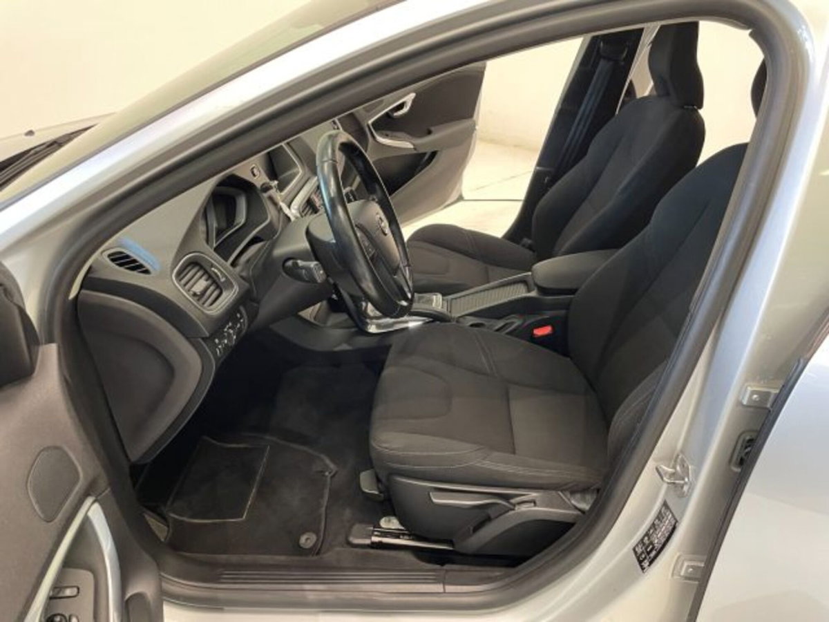 Volvo V40 D2 Geartronic Business (6)