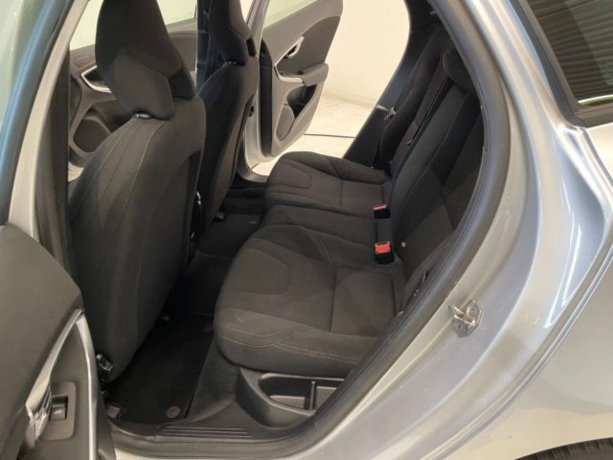 Volvo V40 D2 Geartronic Business (7)