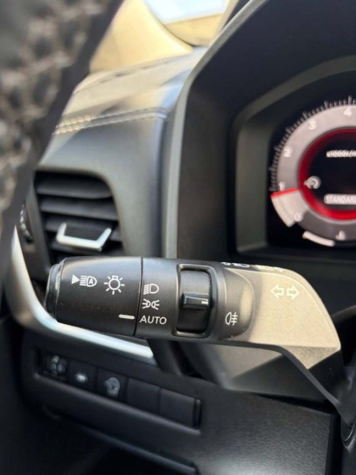 Nissan Qashqai 1.3 mhev N-Connecta 2wd 140cv (19)
