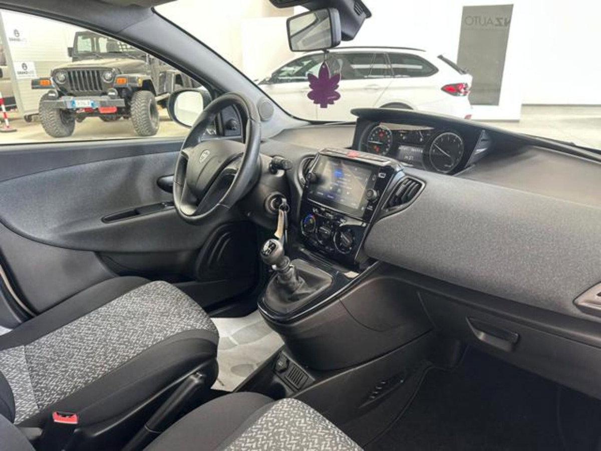 Lancia Ypsilon 1.0 FireFly 5 porte S&S Hybrid Ecochic Silver (10)