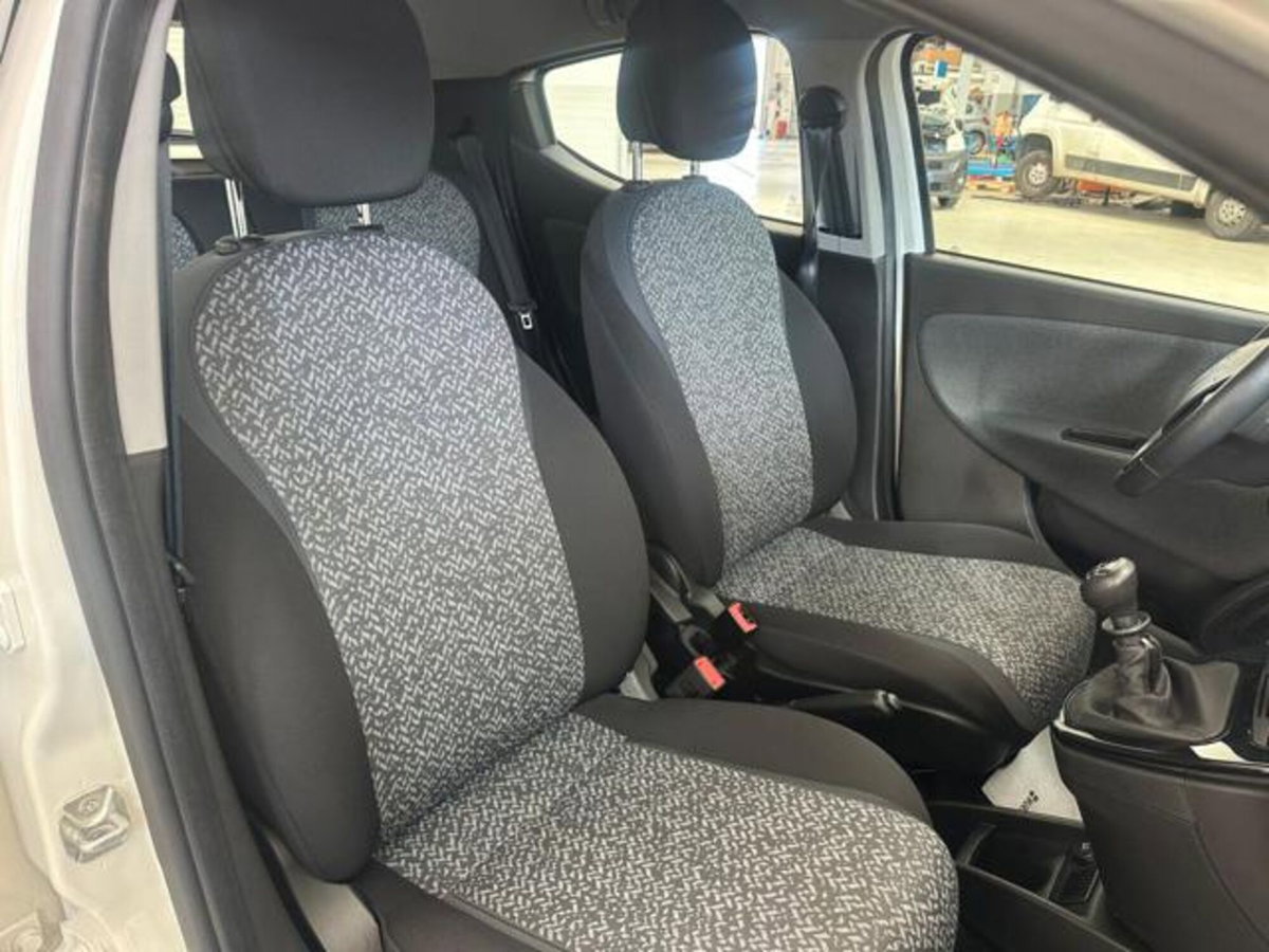 Lancia Ypsilon 1.0 FireFly 5 porte S&S Hybrid Ecochic Silver (11)