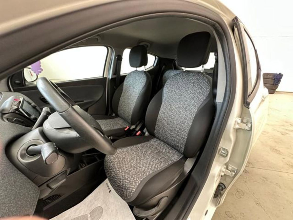 Lancia Ypsilon 1.0 FireFly 5 porte S&S Hybrid Ecochic Silver (13)
