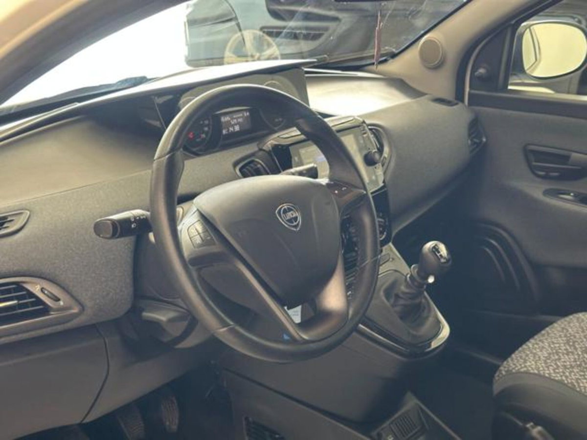Lancia Ypsilon 1.0 FireFly 5 porte S&S Hybrid Ecochic Silver (14)