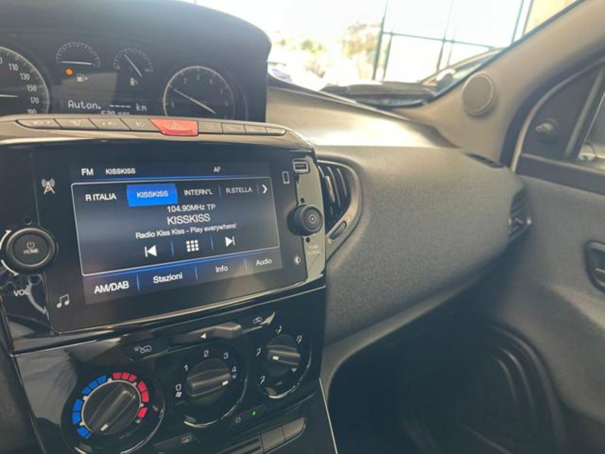 Lancia Ypsilon 1.0 FireFly 5 porte S&S Hybrid Ecochic Silver (17)