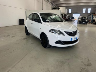 Lancia Ypsilon 1.0 FireFly 5 porte S&S Hybrid Ecochic Silver (3)