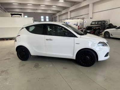 Lancia Ypsilon 1.0 FireFly 5 porte S&S Hybrid Ecochic Silver (4)