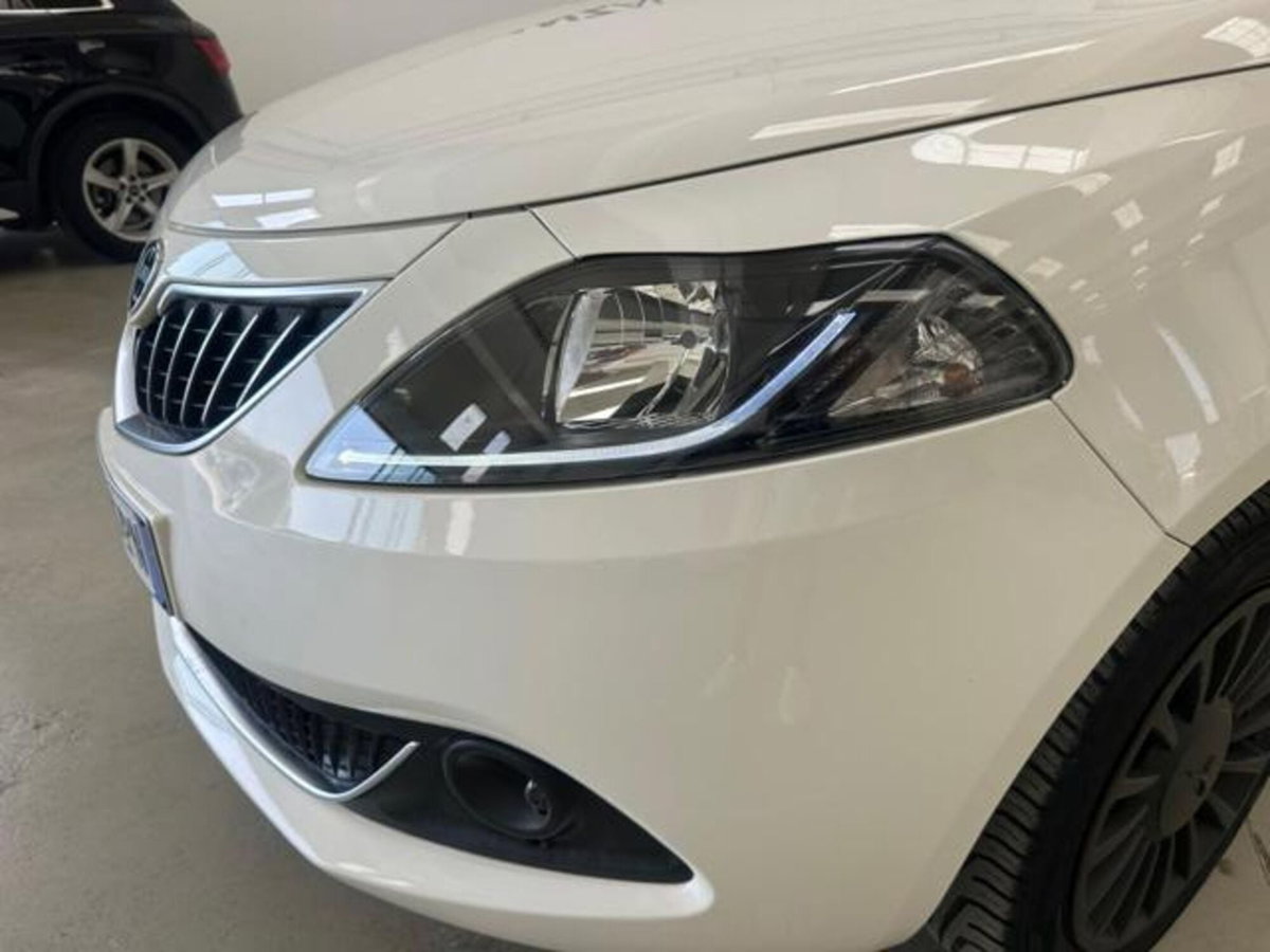 Lancia Ypsilon 1.0 FireFly 5 porte S&S Hybrid Ecochic Silver (7)