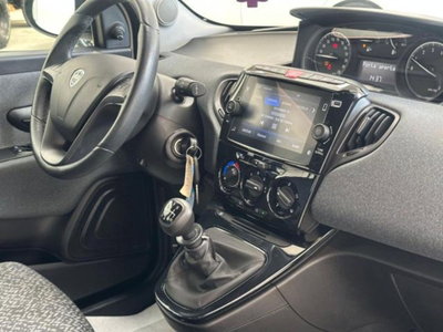 Lancia Ypsilon 1.0 FireFly 5 porte S&S Hybrid Ecochic Silver (9)