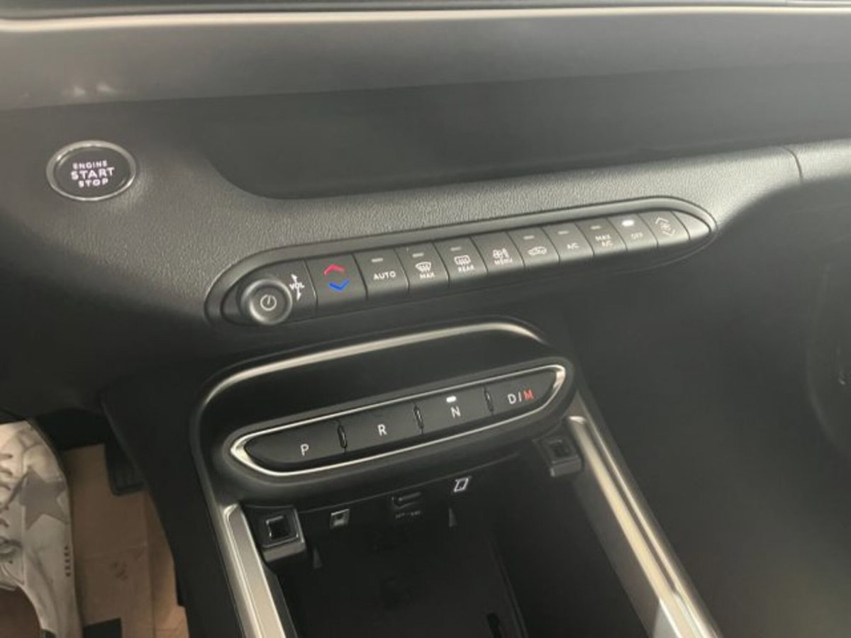 Jeep Avenger 1.2 turbo e-hybrid mhev Summit fwd 110cv edct6 (12)