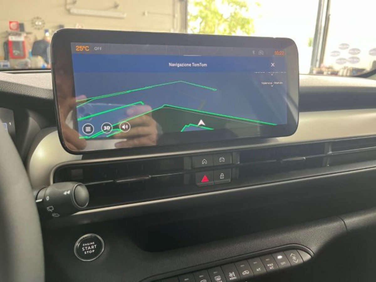 Jeep Avenger 1.2 turbo e-hybrid mhev Summit fwd 110cv edct6 (16)