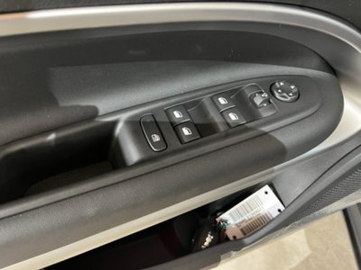 Jeep Avenger 1.2 turbo e-hybrid mhev Summit fwd 110cv edct6 (10)