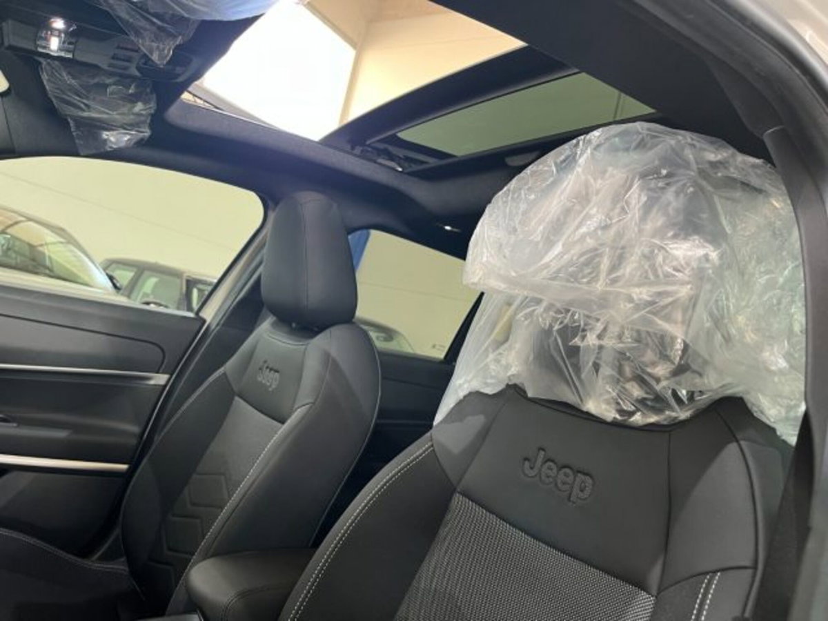 Jeep Avenger 1.2 turbo e-hybrid mhev Summit fwd 110cv edct6 (9)
