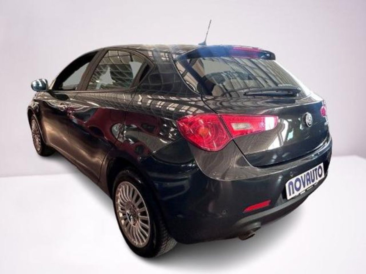 Alfa Romeo Giulietta 1.6 JTDm Giulietta 120cv (6)