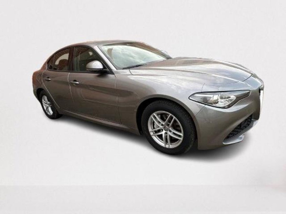 Alfa Romeo Giulia 2.2 Turbodiesel 160 CV AT8 Business (2)