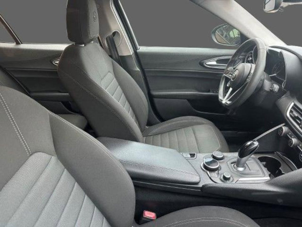 Alfa Romeo Giulia 2.2 Turbodiesel 160 CV AT8 Business (3)