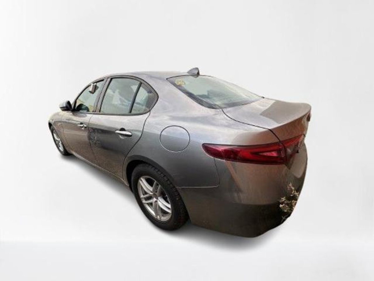 Alfa Romeo Giulia 2.2 Turbodiesel 160 CV AT8 Business (5)