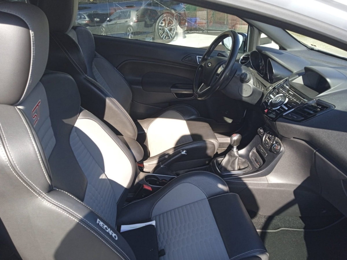 Ford Fiesta 1.6 182 CV 5 porte ST (6)