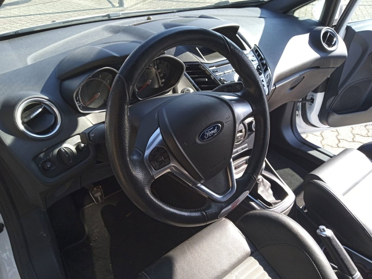 Ford Fiesta 1.6 182 CV 5 porte ST (7)