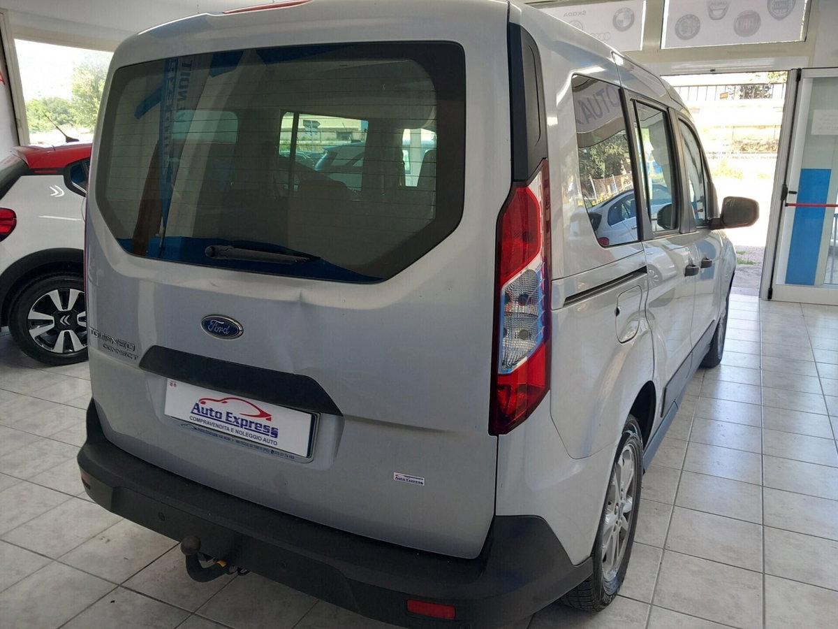 Ford Tourneo Connect 1.5 TDCi 120 CV Titanium (6)