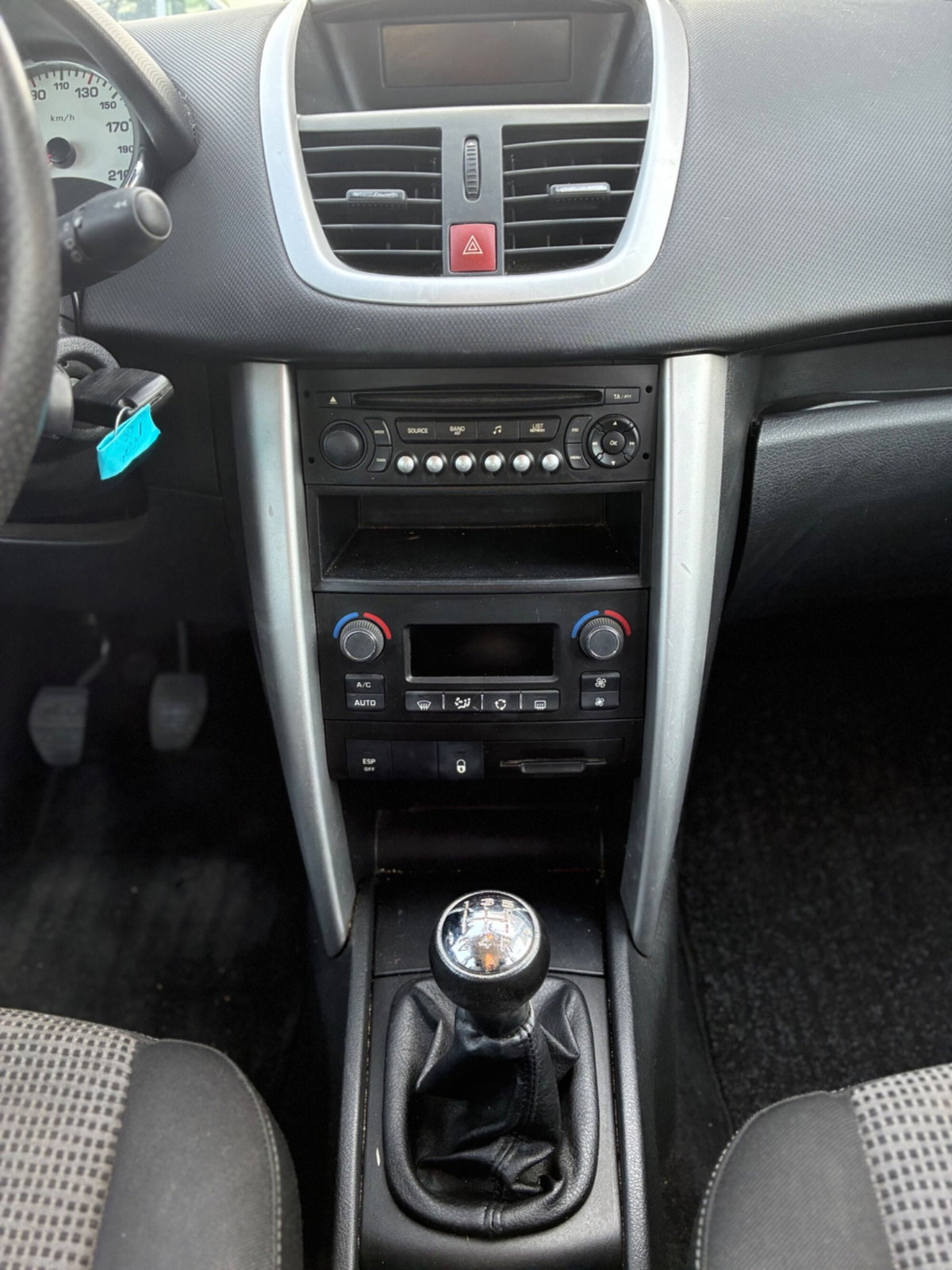 Peugeot 207 8V HDi 93CV 3p. XS (14)